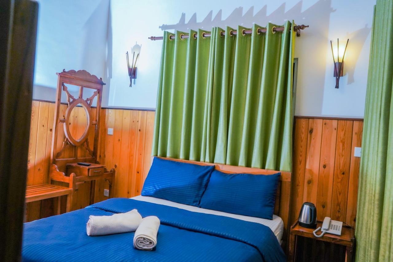 Blue Moon Residency Hotel Nuwara Eliya Bagian luar foto